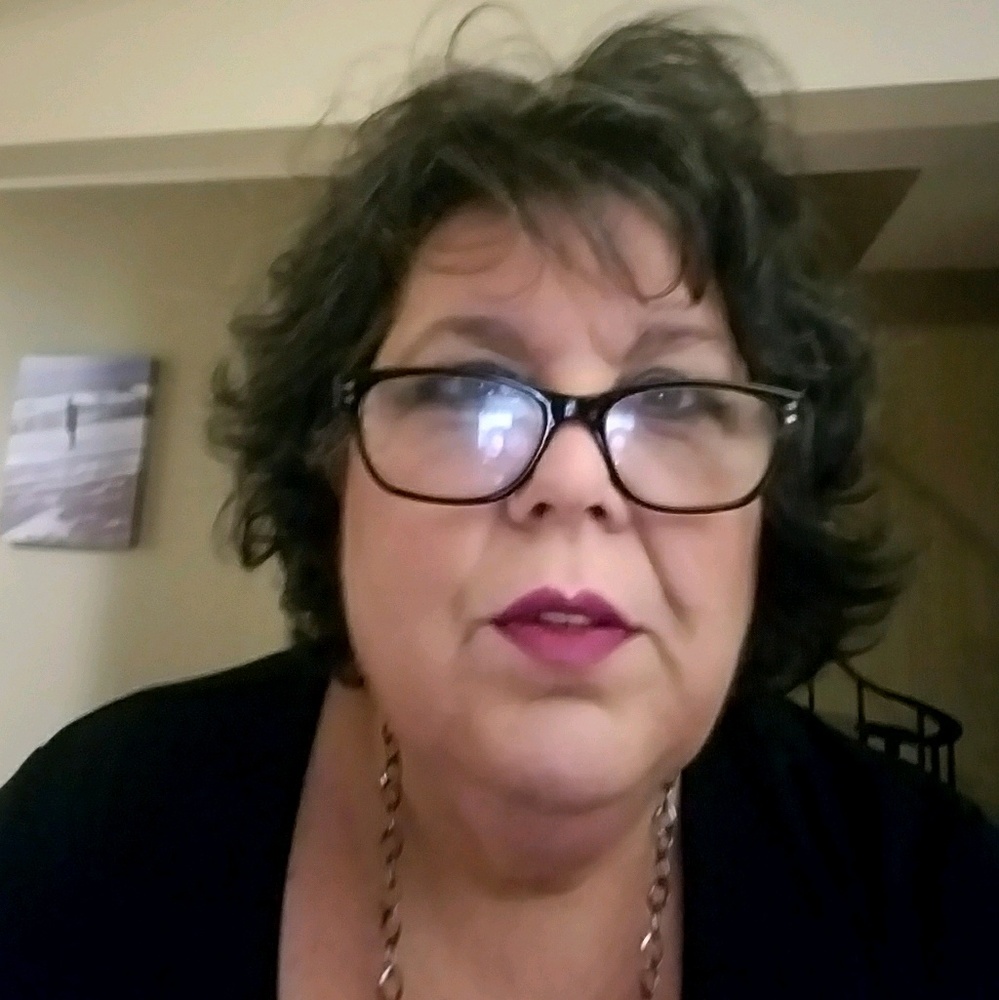 Meet your Posher, Carmela